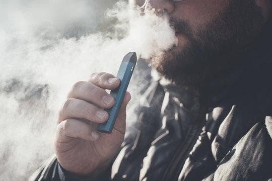 Winning poker hands and pocket guides to glo e cigarette vaping plus fresh poker tactics for casual players