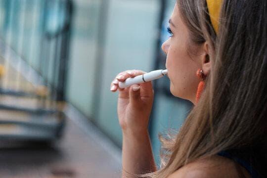 Understanding e cigarette danger and how to select a reliable cigarette car charger